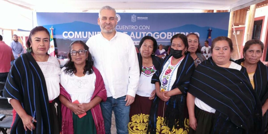 Asumen mujeres seguridad en comunidades indígenas de Michoacán.