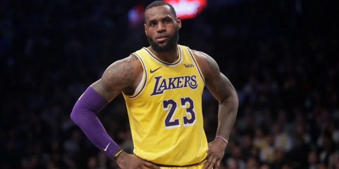 LeBron James durante un partido de Los Angeles Lakers en la NBA.