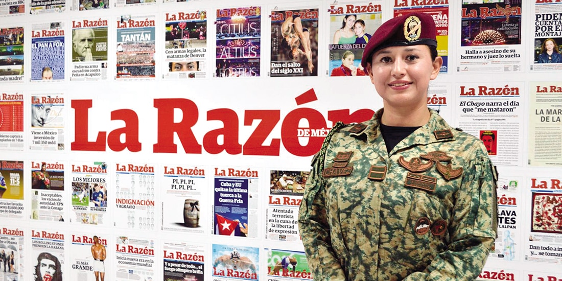 La paracaidista Ana Lilia Chávez habla sobre su profesión en entrevista con La Razón, esta semana.
