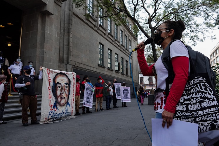 Aspecto de una marcha del colectivo Hasta Encontrarles, en CDMX.