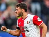 Santiago Giménez festeja un gol con el Feyenoord en la temporada.