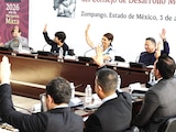 Clara Brugada (segunda de der. a izq.), ayer, durante la sesión ordinaria.