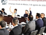 Clara Brugada (segunda de der. a izq.), ayer, durante la sesión ordinaria.