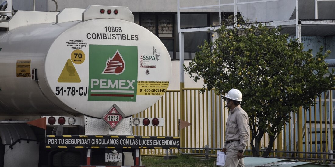 En la imagen, una pipa de Pemex