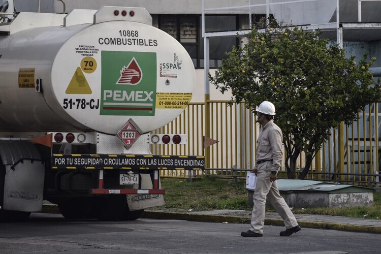 Bonilla plantea estrategia para desendeudar a Pemex.