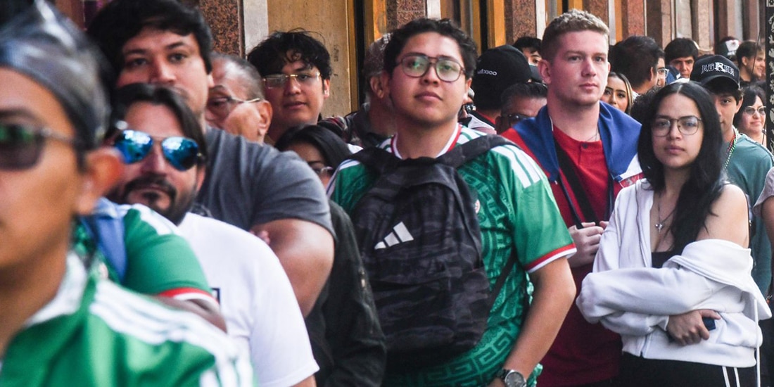 Portazo en Fan Fest obliga a policía a contener ingreso