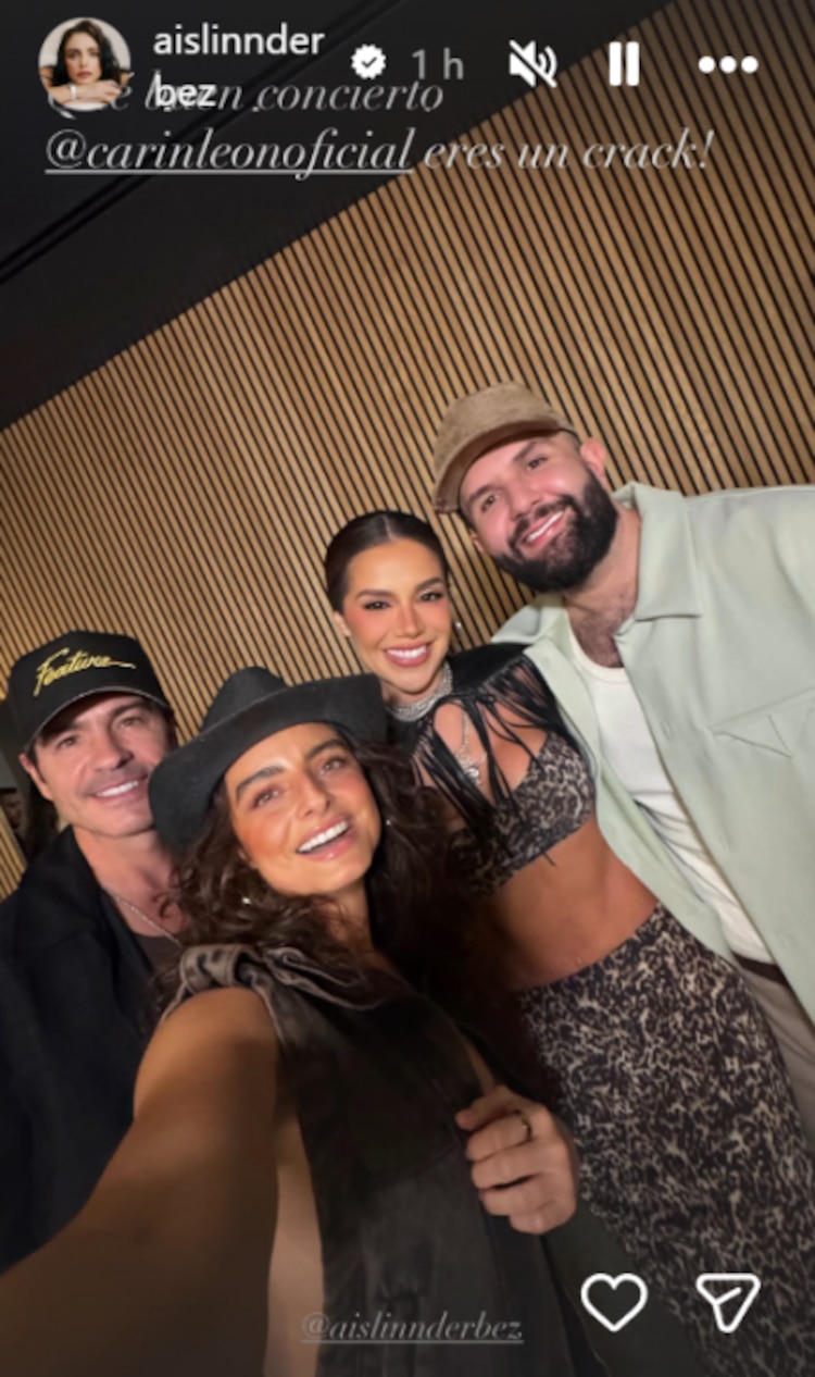 Aislinn Derbez y Mauricio Ochmann con Carín León, en las Vegas