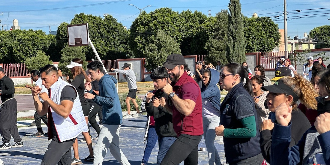 Mexiquenses en ejercicios boxísticos.