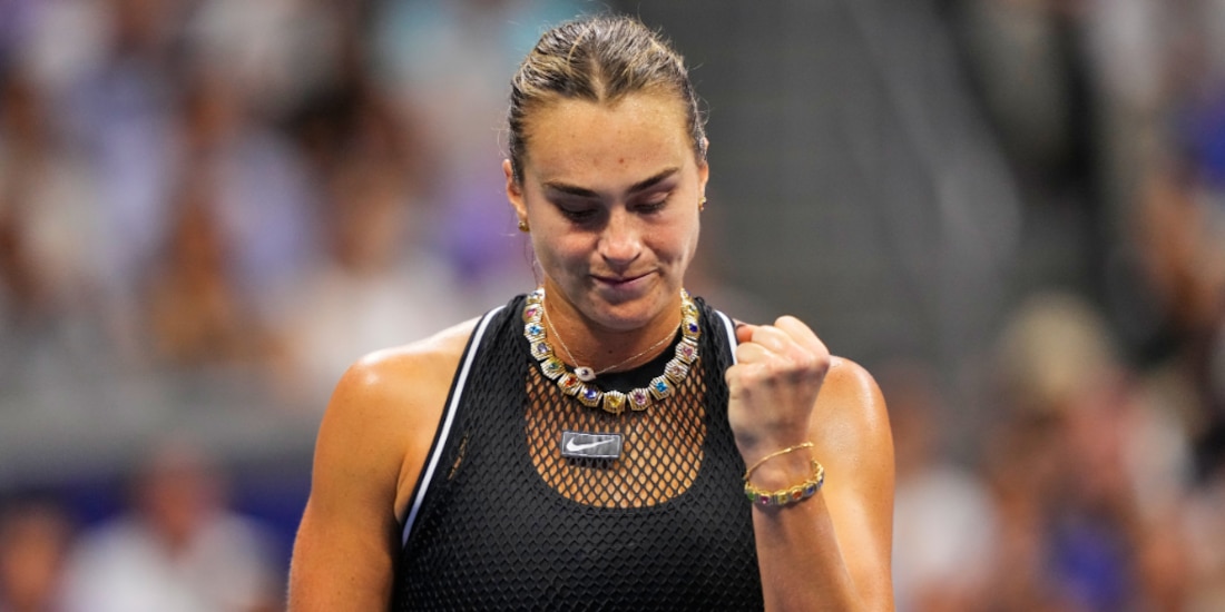 Aryna Sabalenka celebrando un punto ante Pegula.