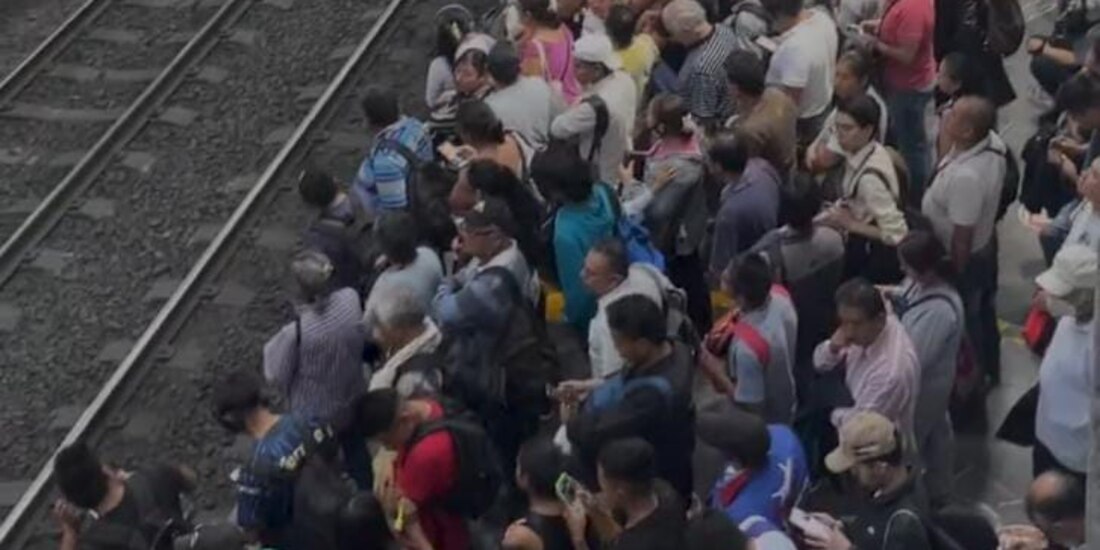 Pasajeros del Metro CDMX reportaron que suspendieron el servicio de la Línea A.