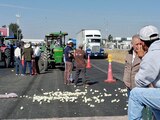 Agricultores de Guanajuato bloquearon con tractores la carretera León-Aguascalientes la semana pasada.
