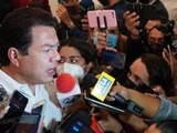 El líder nacional de Morena, Mario Delgado, frente a medios de comunicación