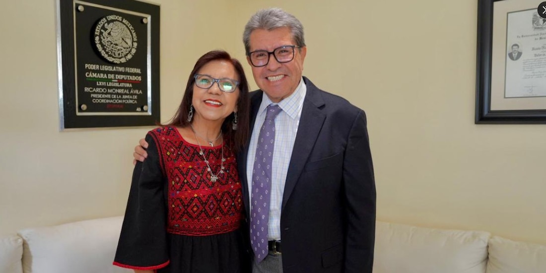 En la imagen el legislador y la Secretaria federal.