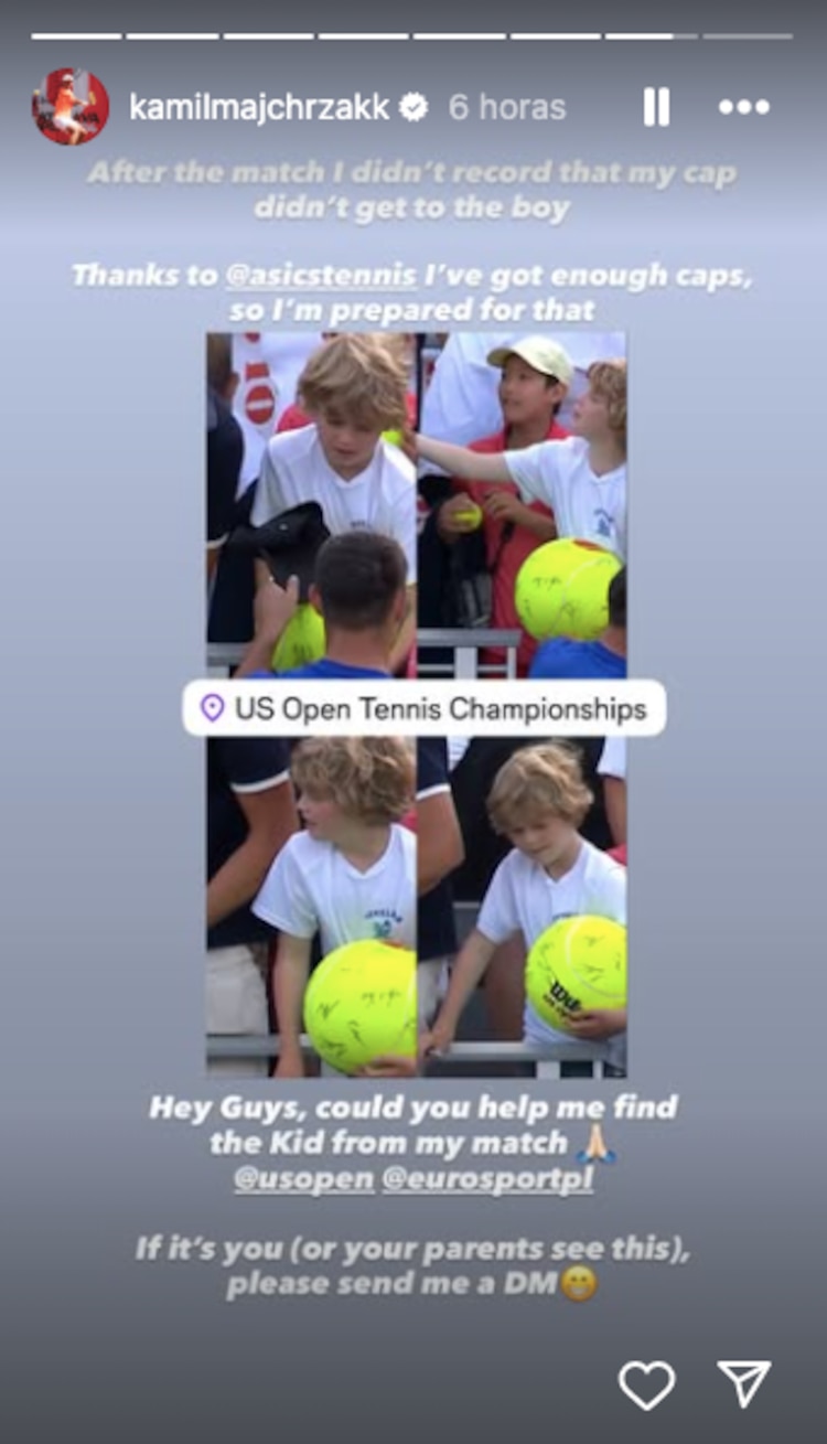 El tenista polaco Kamil Majchrzak busca al niño al que le arrebataron la gorra que le regaló.