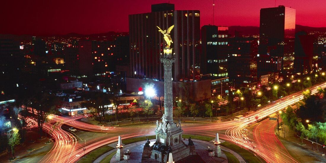 Inegi estima contracción de 0.4% en actividad económica en diciembre.