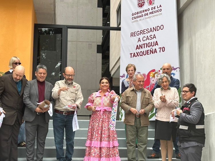 CDMX entrega viviendas reconstruidas a damnificados del sismo de 2017