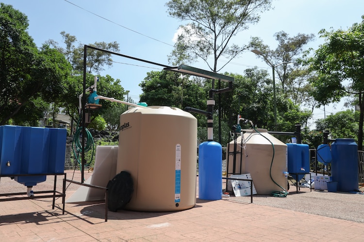 Clara Brugada programa Cosecha de Lluvia, Calentadores Solares y Huertos Urbanos alcaldía Coyoacán.