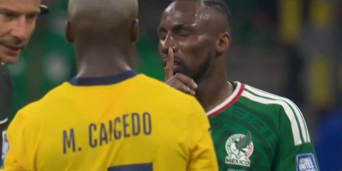 Julián Quiñones manda a callar a Moisés Caicedo