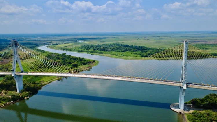 El nuevo Puente Coatzacoalcos III tendrá 6 km de longitud y 40 metros de altura para permitir el paso de barcos de gran calado.