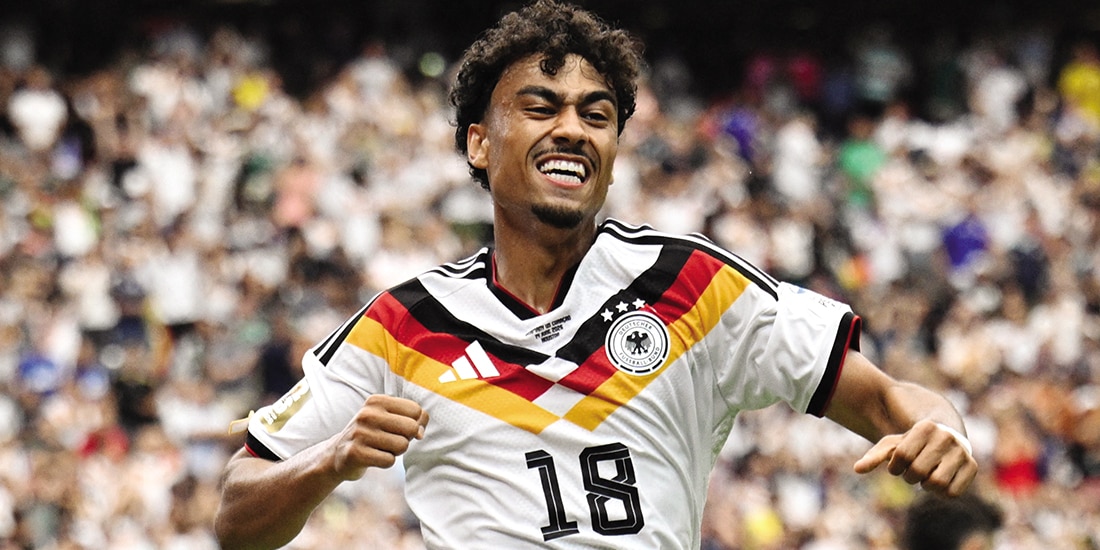 NATHANIEL Brown, de Alemania, celebra el quinto gol, ayer.