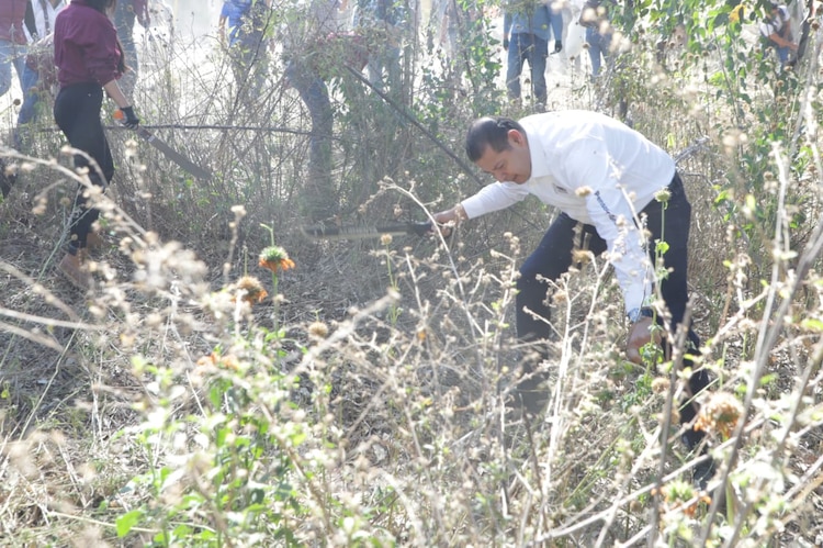 Gobernador Alejandro Armenta participa en jornadas de limpieza.