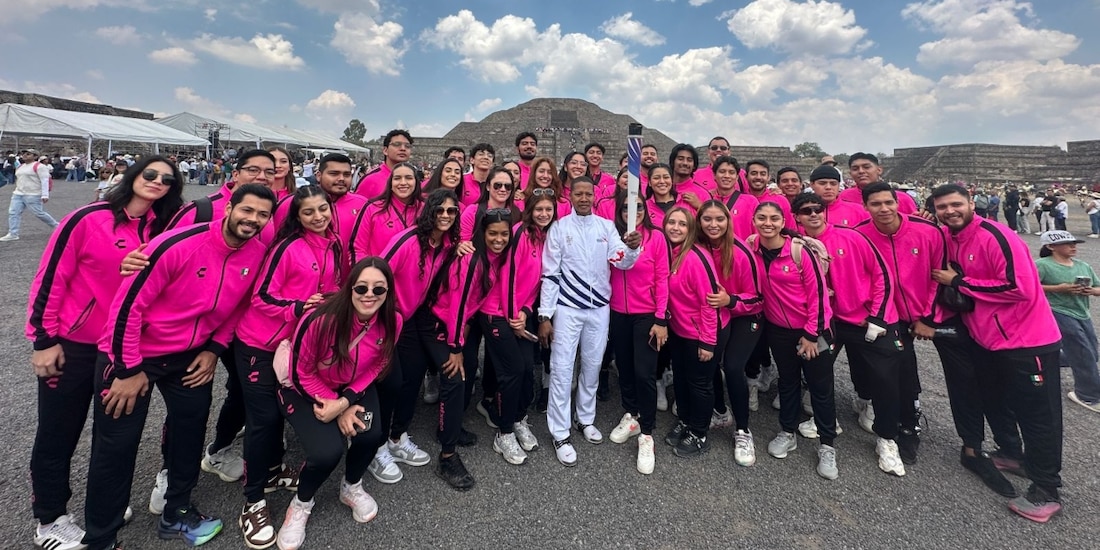 Deportistas en Teotihuacán durante el encendido del pebetero de los Juegos Centroamericanos y del Caribe.
