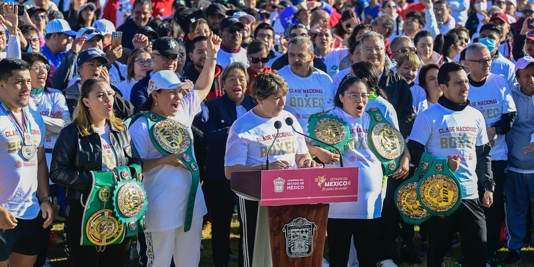 Al centro, la gobernadora Delfina Gómez en la Clase Nacional de Boxeo.