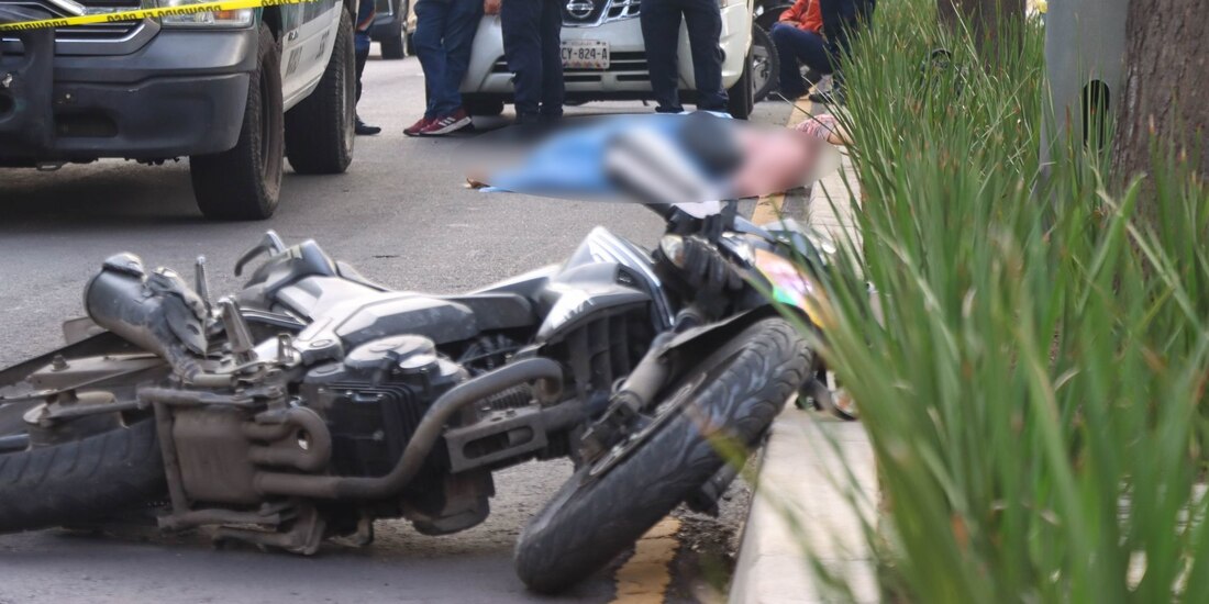 La Semovi iniciará medidas legales tras muerte de pasajera de taxi por app en motocicleta.