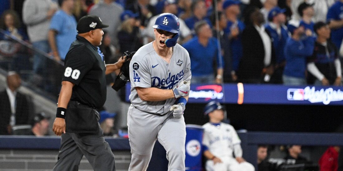 Will Smith festeja un home run de los Dodgers en el Juego 2 de la Serie Mundial contra los Blue Jays.