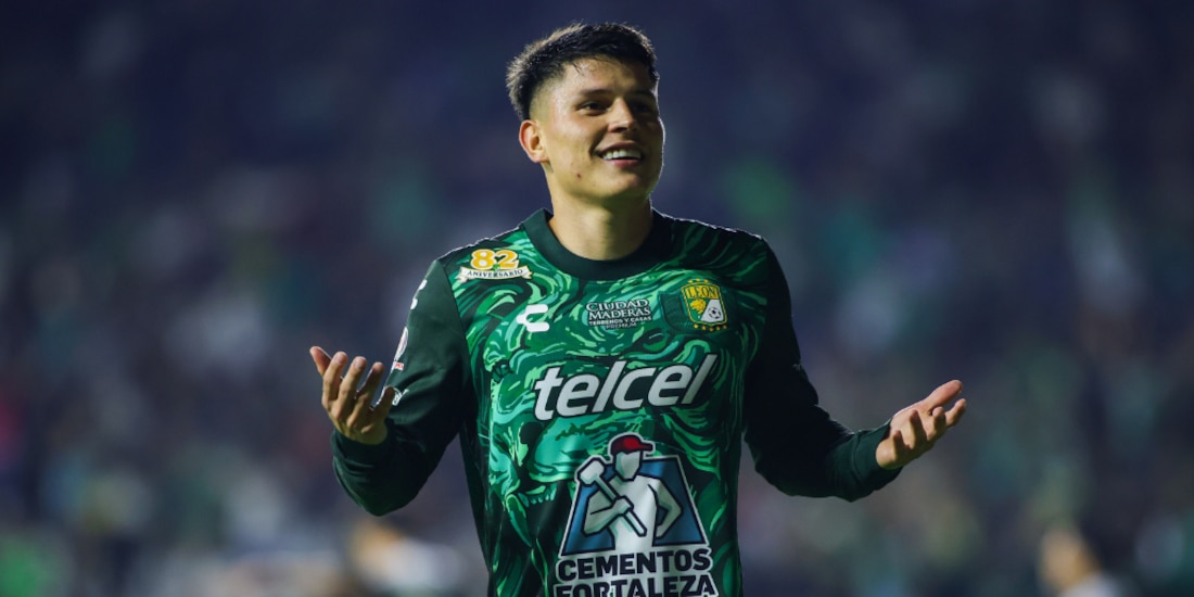 Daniel Arcila celebrando el segundo gol del León.