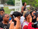 Migrantes en Chiapas se suturan los labios a manera de protesta