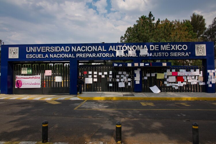 La Preparatoria 2 de la UNAM cuenta con la Iniciación Universitaria.