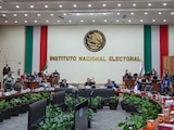 Votación durante sesión del INE, el 18 de agosto de 2026.