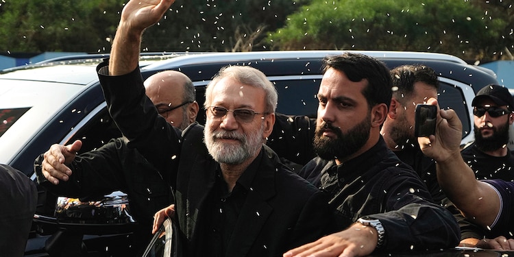 AlÍ LariYani, en el centro, jefe del Consejo de Seguridad Nacional de Irán, el 13 de agosto de 2025.