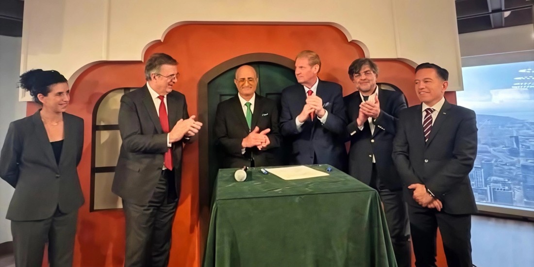 Hidalgo firma acuerdo de inversión de 2,000 mdd para el sector farmacéutico.