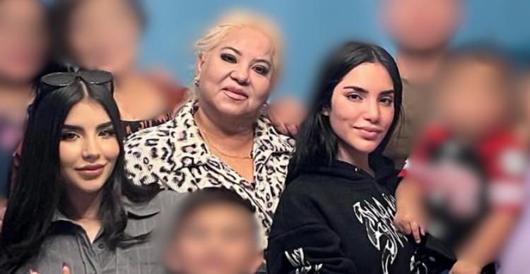 Steffany y Kimberly Loaiza junto a su madre, Mary Martinez