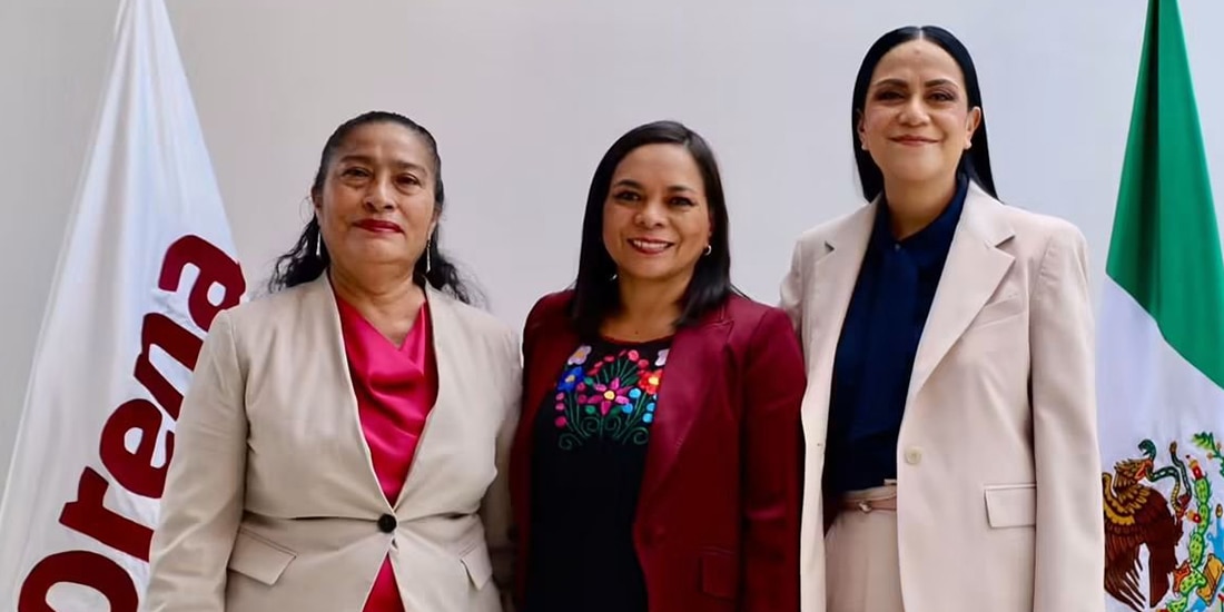 De izq. a der.: Beatriz Mojica, Abelina López y Ariadna Montiel, ayer, en la CDMX.