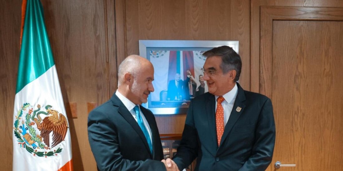 El titular de la SICT y el gobernador de Tamaulipas, ayer.