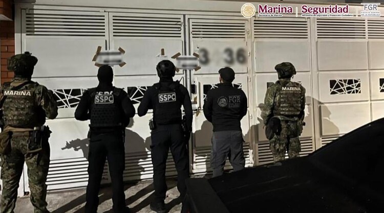 Las detenciones fueron resultado de tres cateos simultáneos.