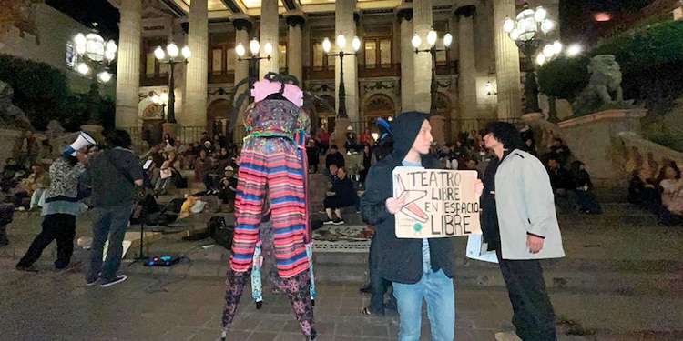 Se manifestaron escritores, bailarines y malabaristas