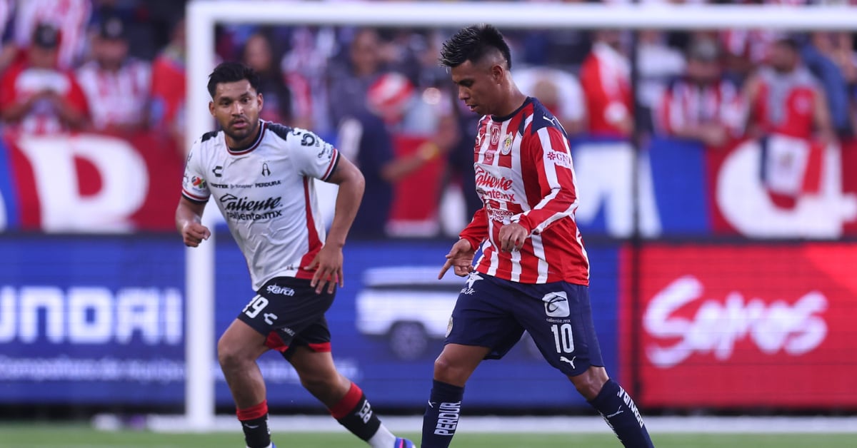 CLÁSICO TAPATÍO EN L.A. INTERRUMPIDO POR BENGALAS; CHIVAS GANA