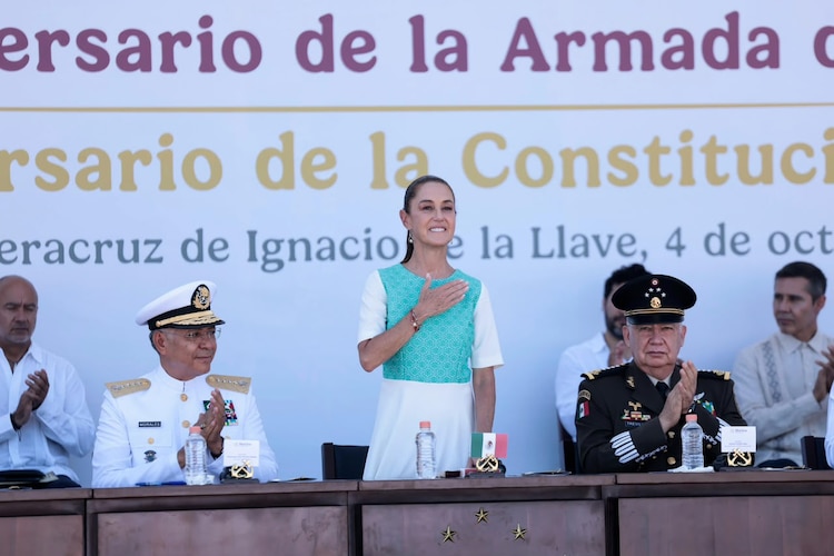 Claudia Sheinbaum destacó el apoyo de las Fuerzas Armadas durante desastres y emergencias.