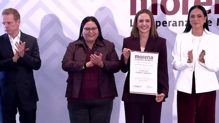 Clara Luz Flores (centro, der.) fue designada coordinadora de la Defensa de la Transformación en Nuevo León.
