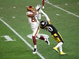 Una acción del duelo entre los Steelers y Washington de la Semana 13 de la NFL