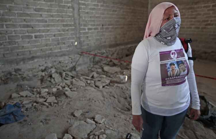 Durante el recorrido organizado por autoridades, los familiares de desaparecidos encontraron el lugar limpio, sin lo que ellos habían hallado antes.