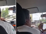 Taxista amenaza a turista por no pagarle monto superior a lo acordado, en Playa del Carmen.