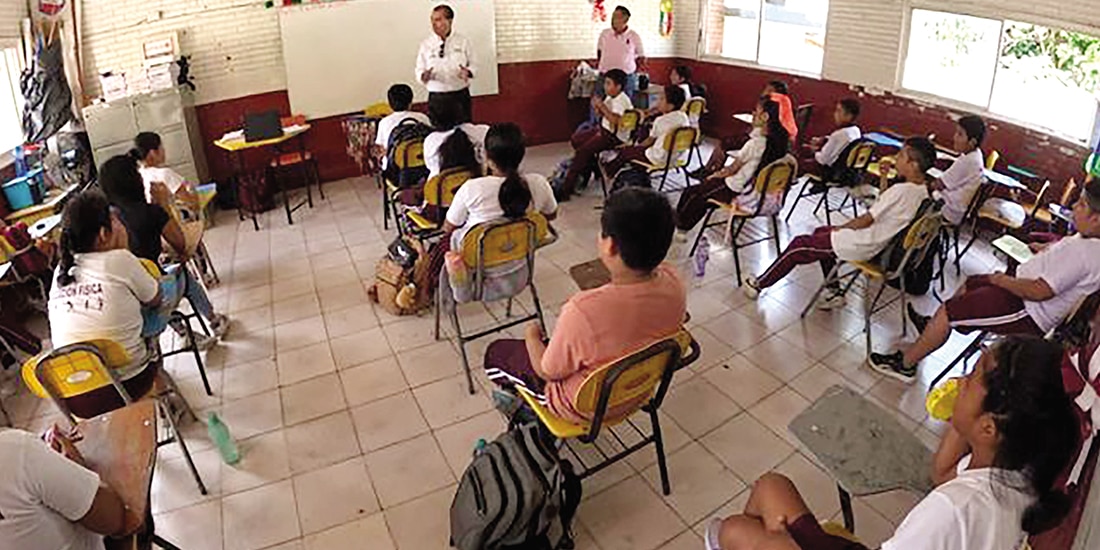 Alumnos en clases en escuela pública, en imagen de archivo.
