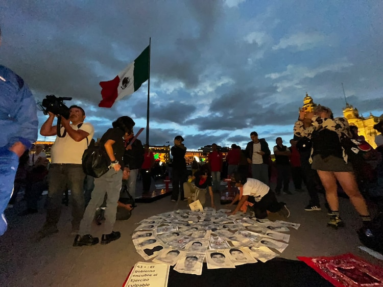 Marcha en Ciudad de México a 12 años de la desaparición de los 43 normalistas de Ayotzinapa, el 26 de septiembre de 2026.