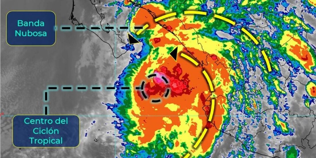 Conagua prevé que "Pamela" genere inundaciones y deslaves en Sinaloa; ante riesgos, SAT cierra oficina en Mazatlán.