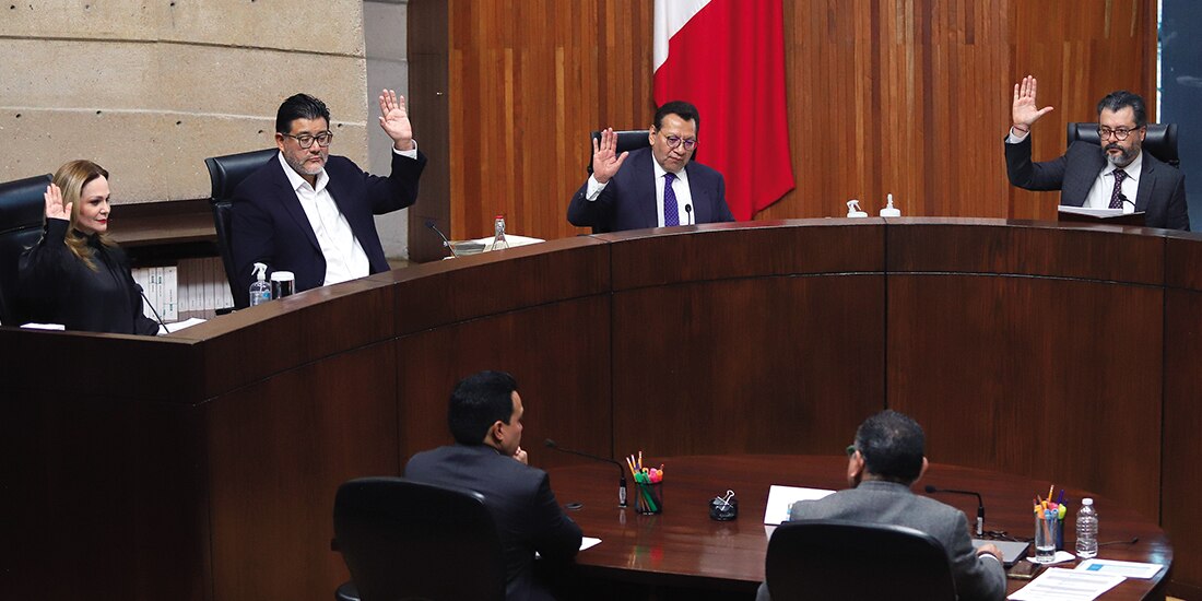 Votación de los magistrados en sesión ordinaria del TEPJF, ayer.